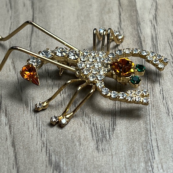 Vintage Rhinestone Scorpion Brooch Gold Tone Pin Amber & Green Crystals - Picture 2 of 5